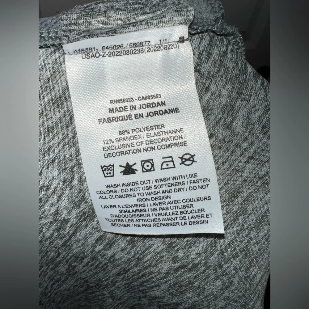 NWT Nike Women’s Large Swift Dri-FIT UV 1/4 Zip Running Top L Gray HQ0499-084